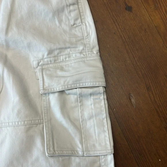 Old Navy Cream Cargo Pants - Picture 7 of 9